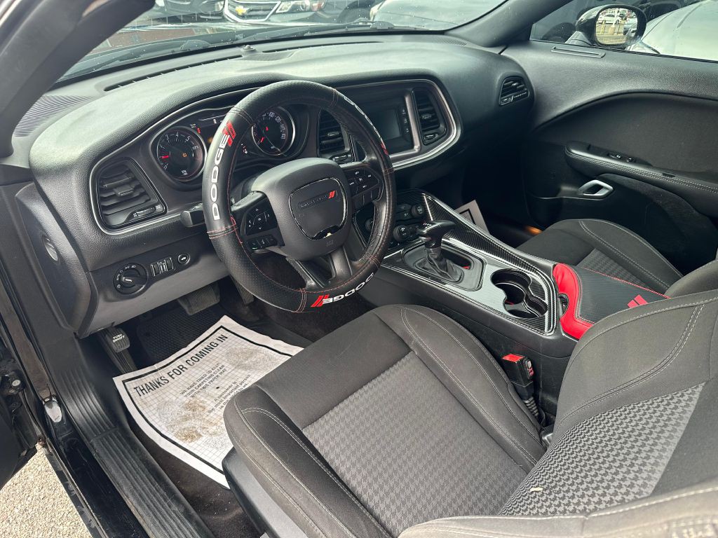 2017 Dodge Challenger Image 11