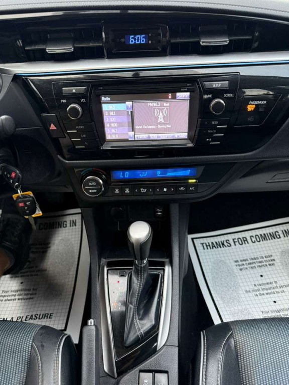 2015 Toyota Corolla Image 16