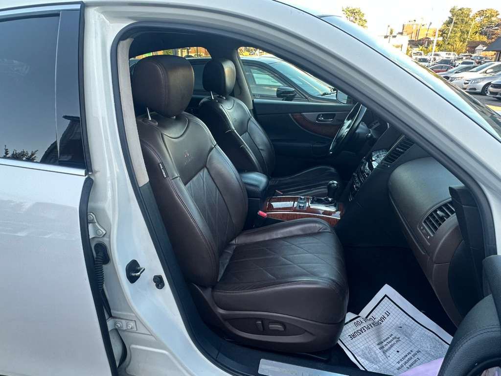 2012 INFINITI FX35 Image 12