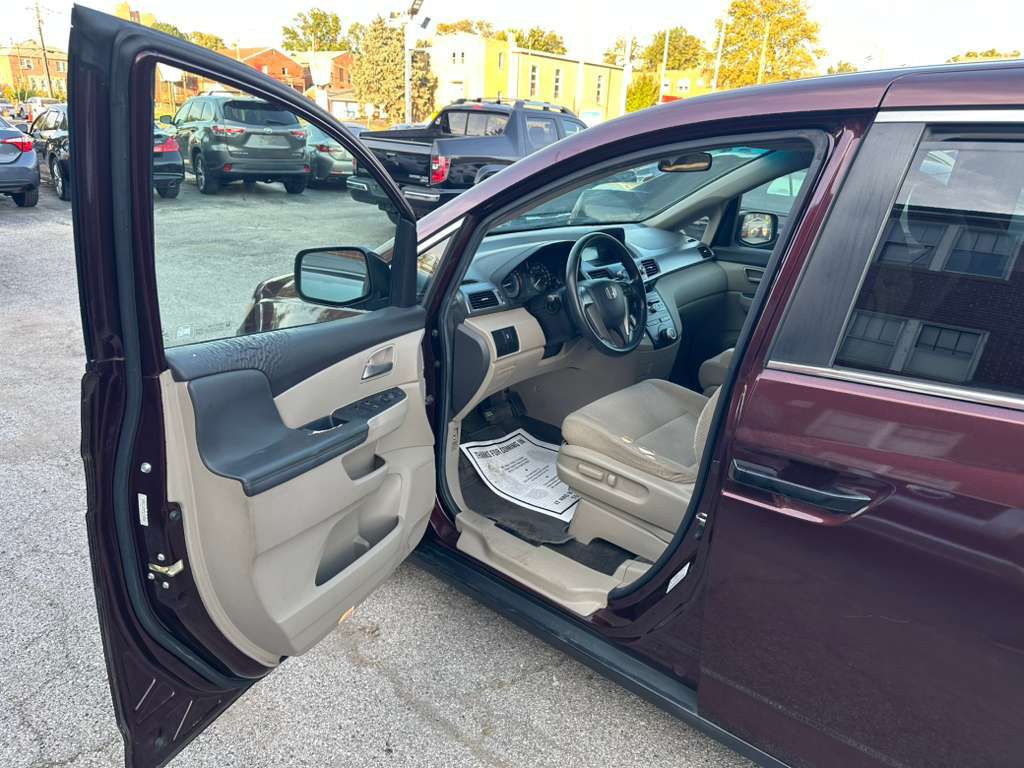 2012 Honda Odyssey Image 11