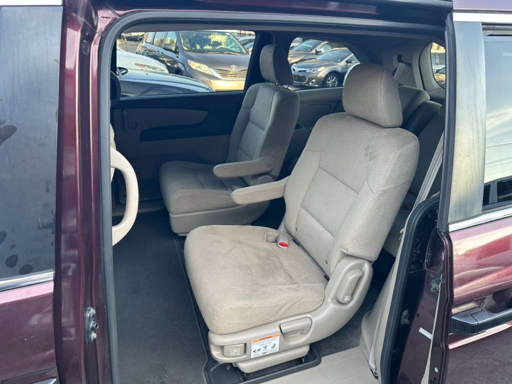 2012 Honda Odyssey Image 20