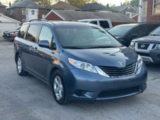 Image for 2014 Toyota Sienna LE ID: 6900434