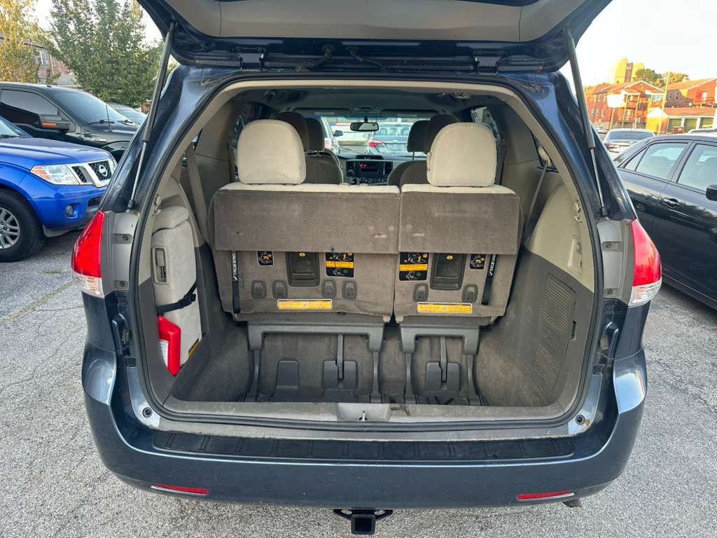2014 Toyota Sienna Image 7