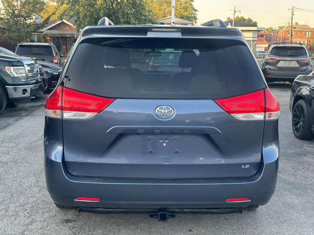 2014 Toyota Sienna Image 8