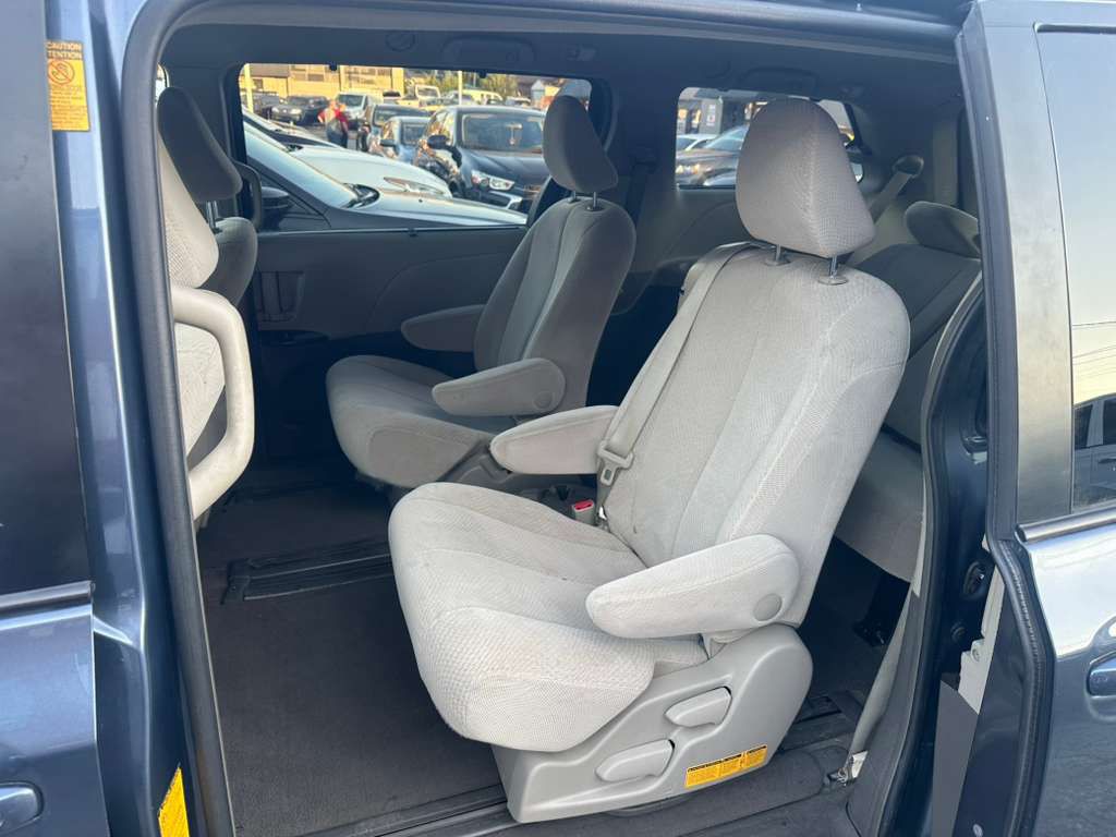 2014 Toyota Sienna Image 20