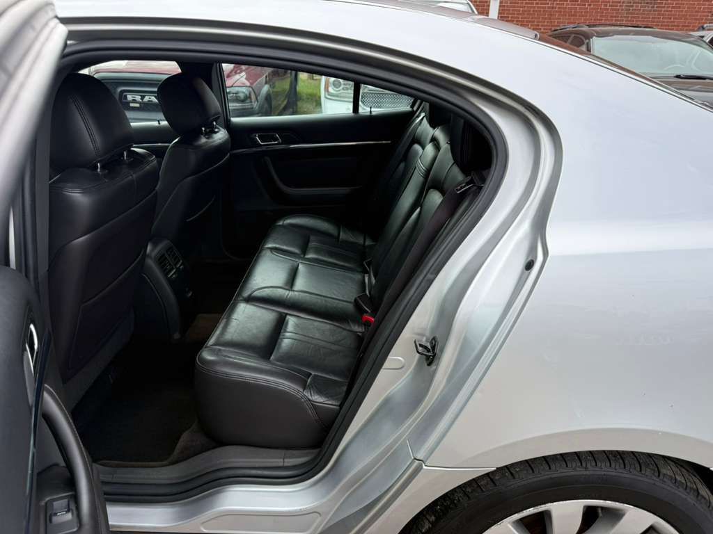 2013 Lincoln MKS Image 19