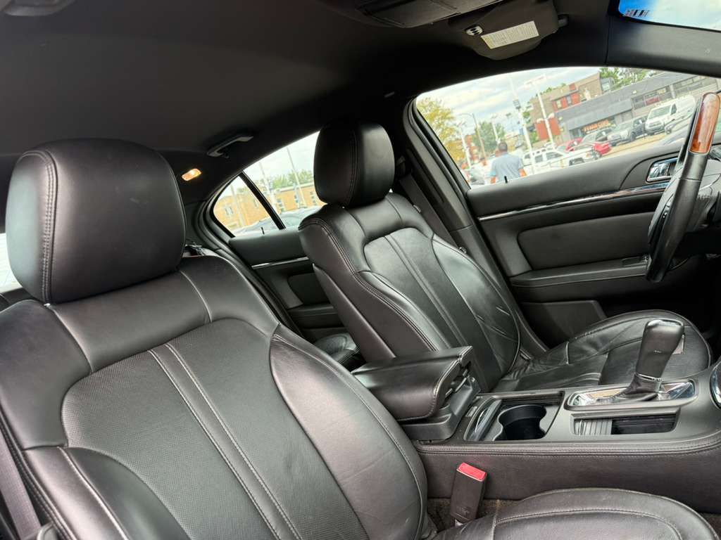 2013 Lincoln MKS Image 20