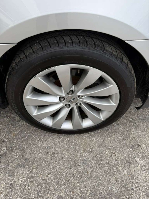 2013 Lincoln MKS Image 21