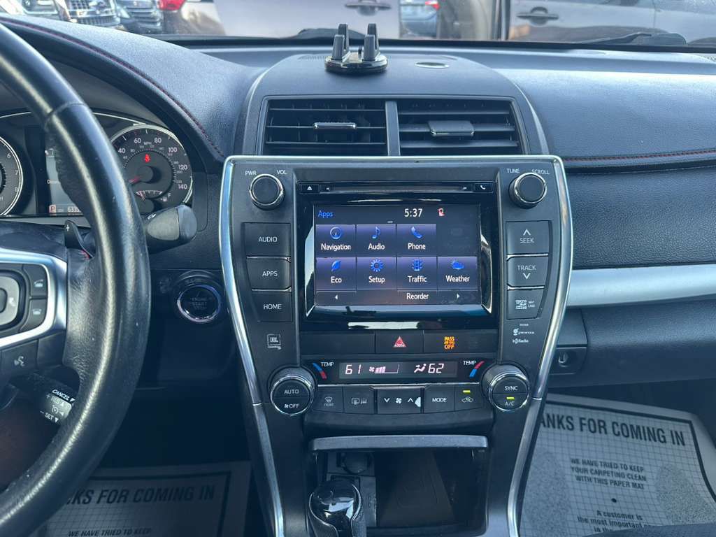 2015 Toyota Camry Image 15