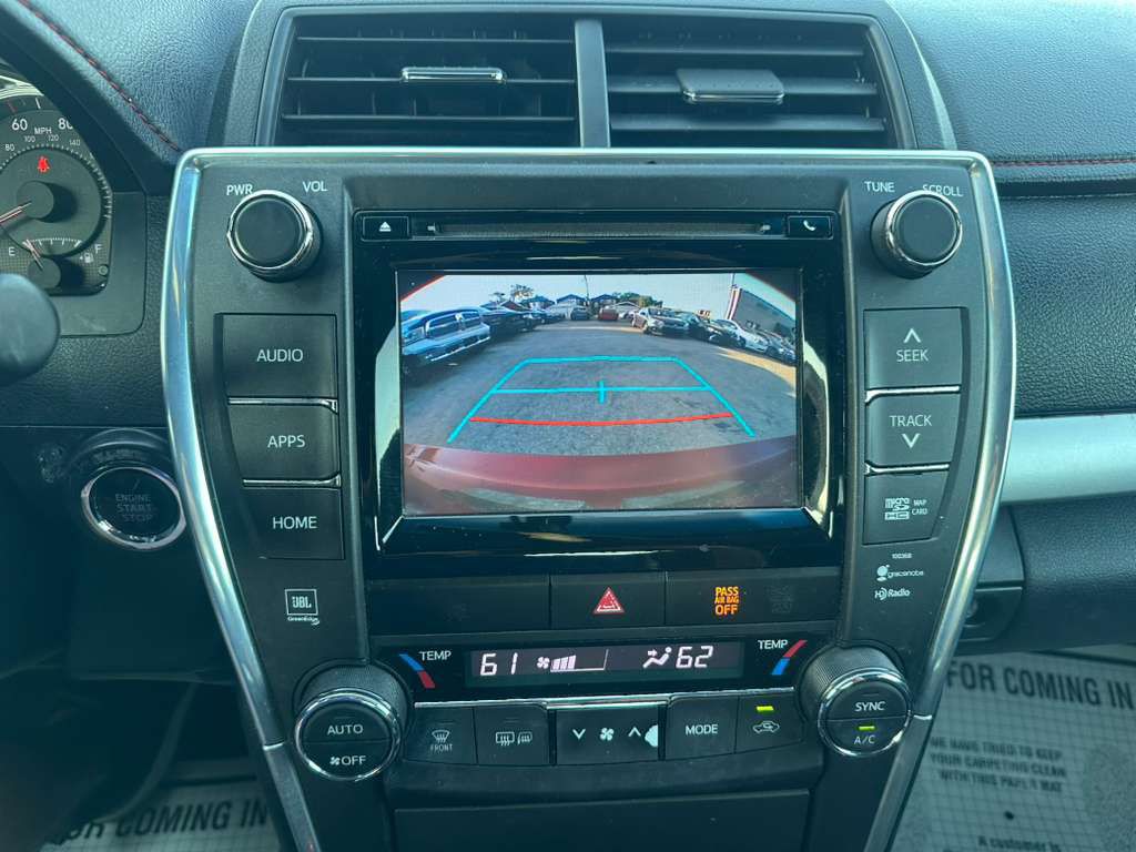 2015 Toyota Camry Image 16