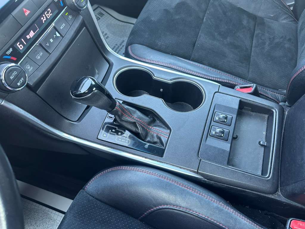 2015 Toyota Camry Image 17