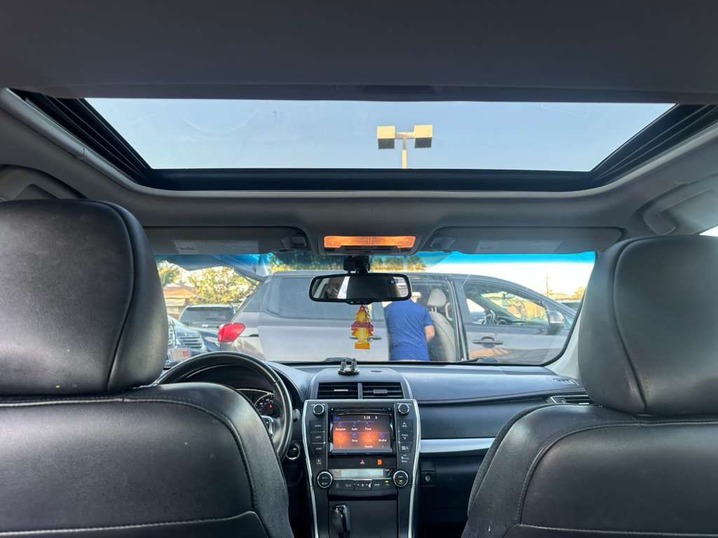 2015 Toyota Camry Image 18