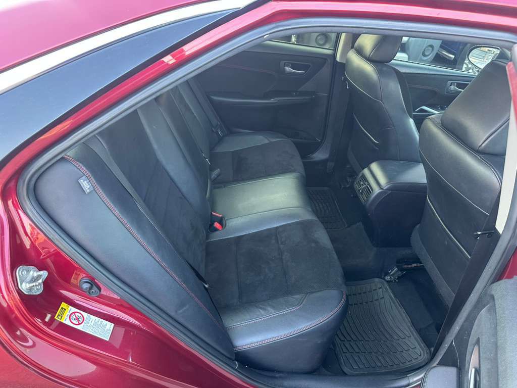 2015 Toyota Camry Image 19