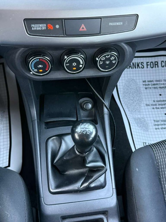 2011 Mitsubishi Lancer Image 17
