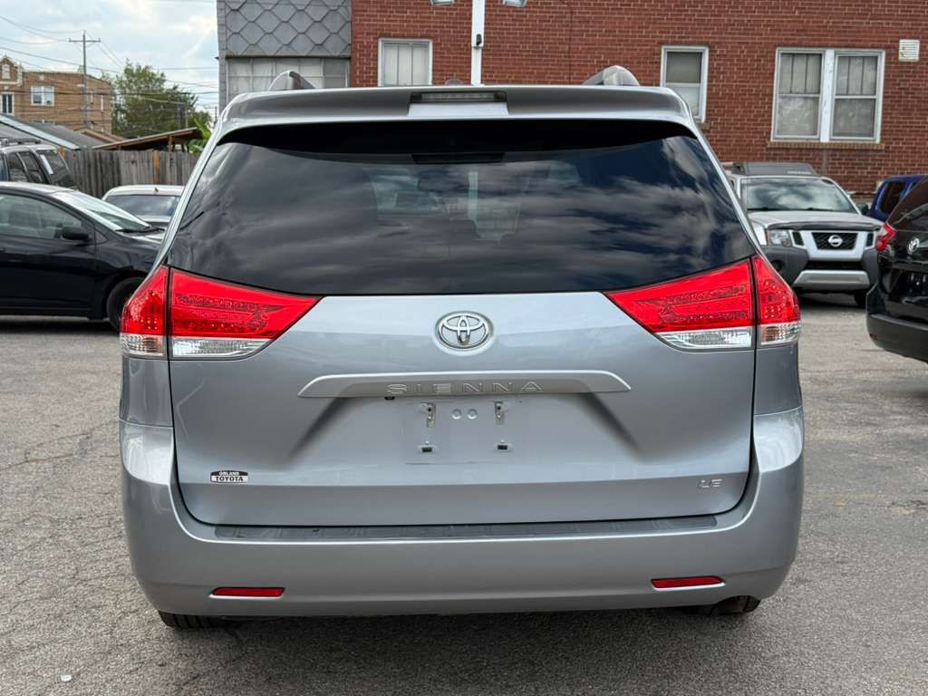 2011 Toyota Sienna Image 10