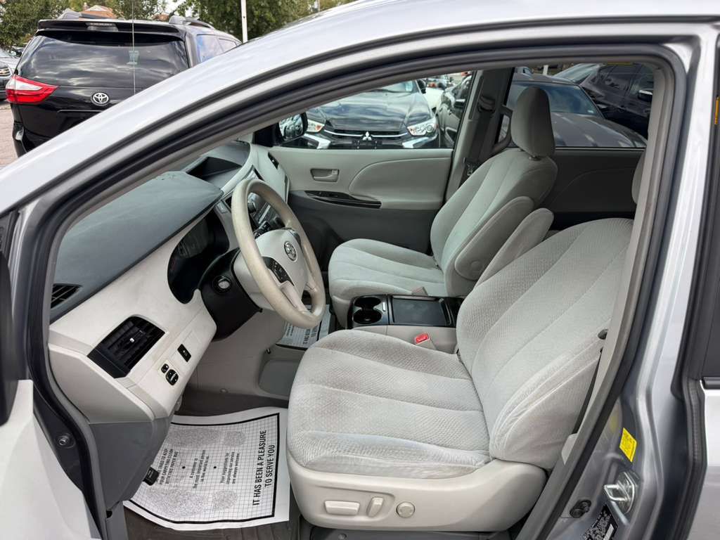 2011 Toyota Sienna Image 12