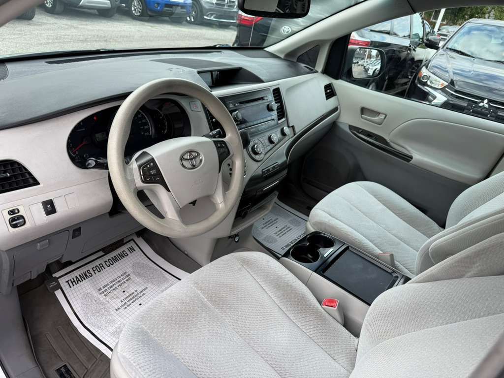 2011 Toyota Sienna Image 13