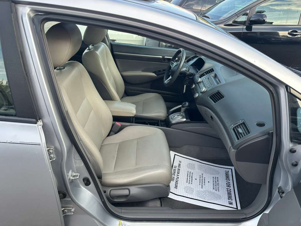 2011 Honda Civic Image 12