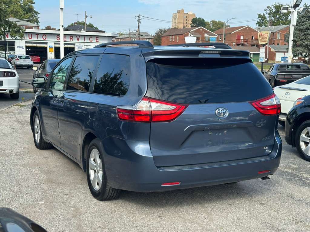 2015 Toyota Sienna Image 6