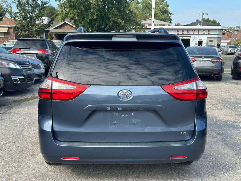 2015 Toyota Sienna Image 7