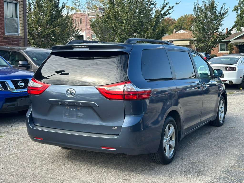 2015 Toyota Sienna Image 8