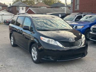 Image for 2015 Toyota Sienna LE ID: 6922463