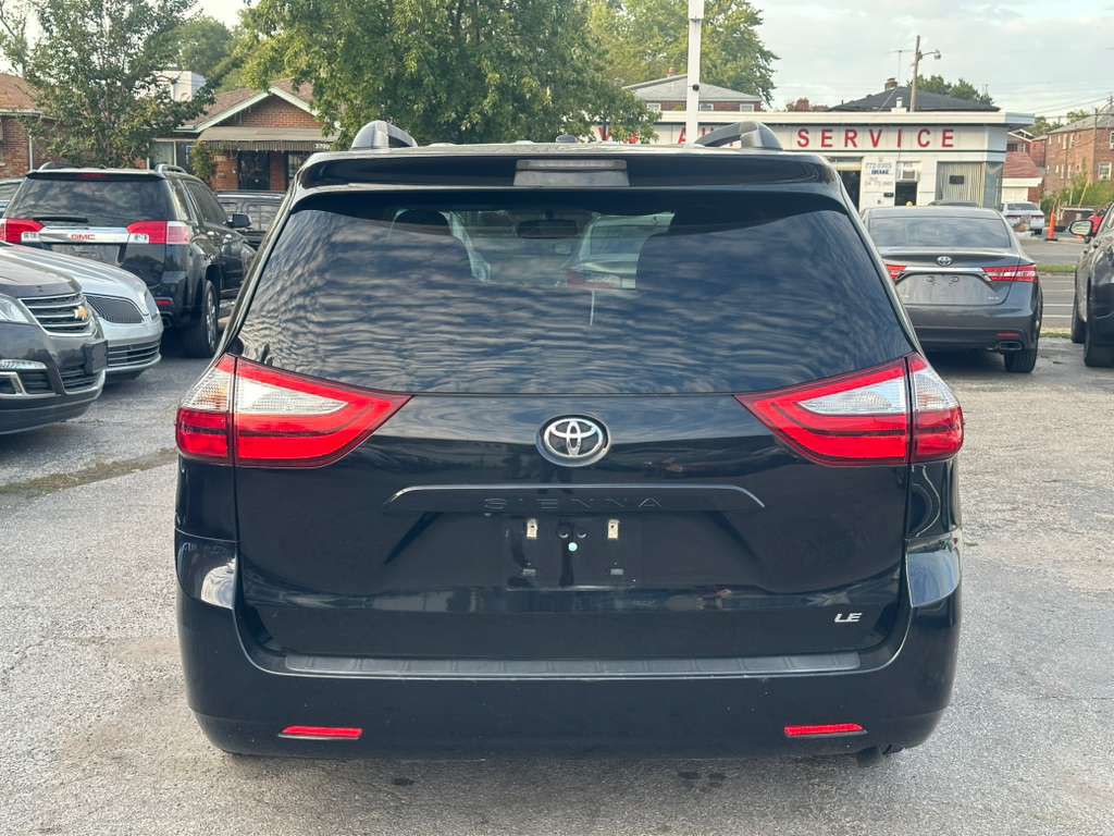 2015 Toyota Sienna Image 6