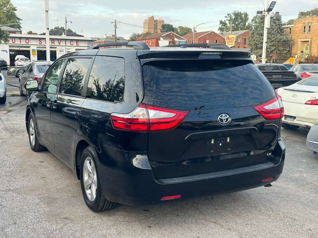 2015 Toyota Sienna Image 7