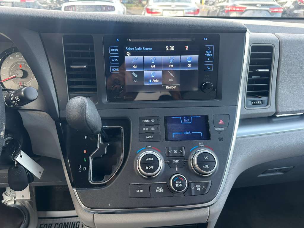 2015 Toyota Sienna Image 20