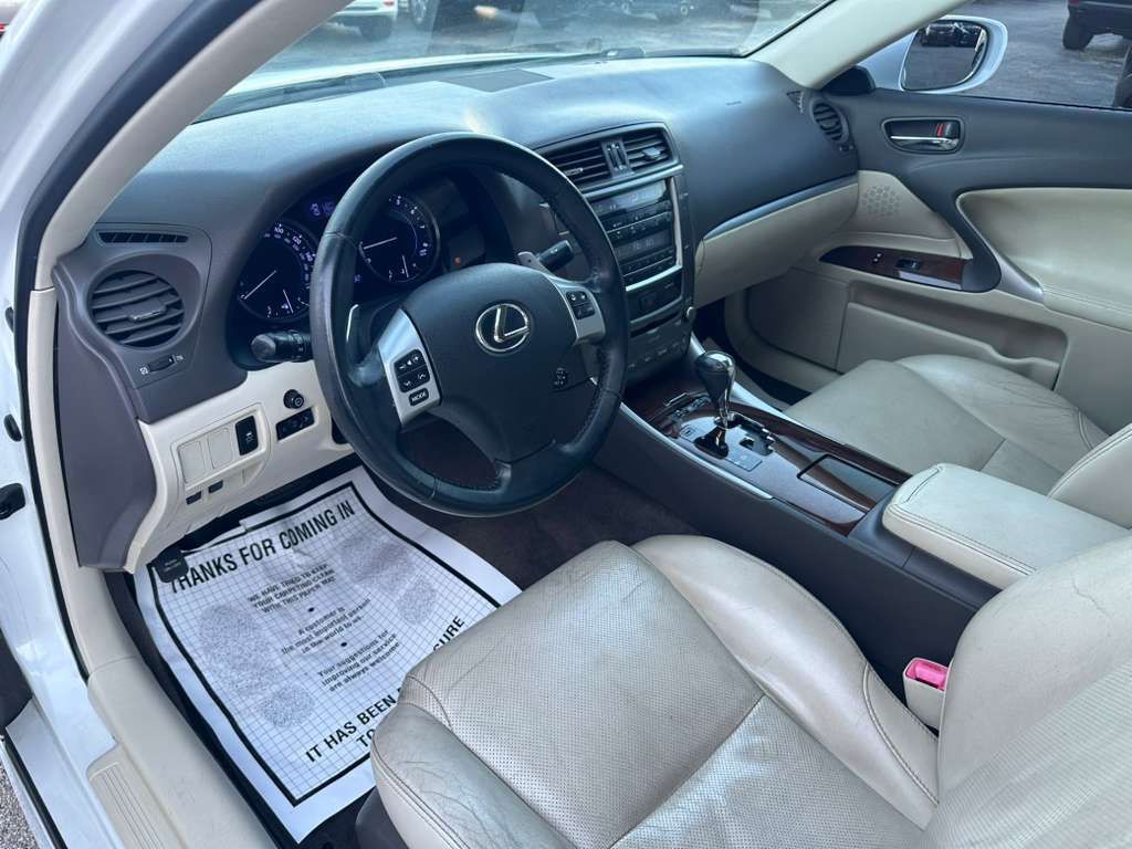 2013 Lexus IS Image 11