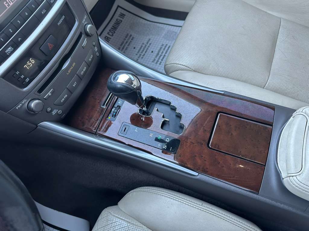 2013 Lexus IS Image 18