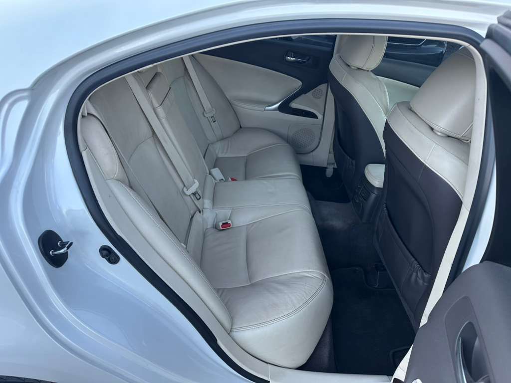 2013 Lexus IS Image 20