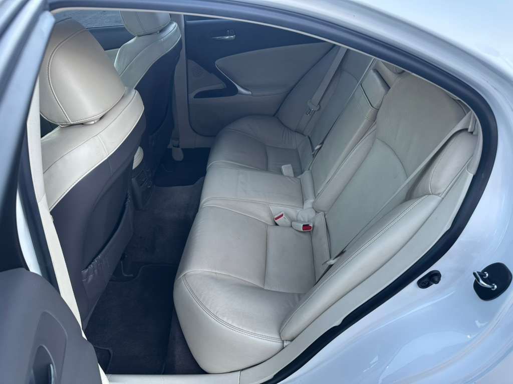 2013 Lexus IS Image 22