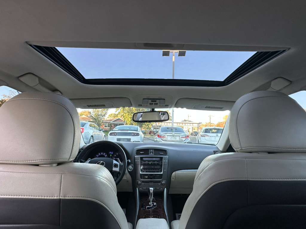 2013 Lexus IS Image 23