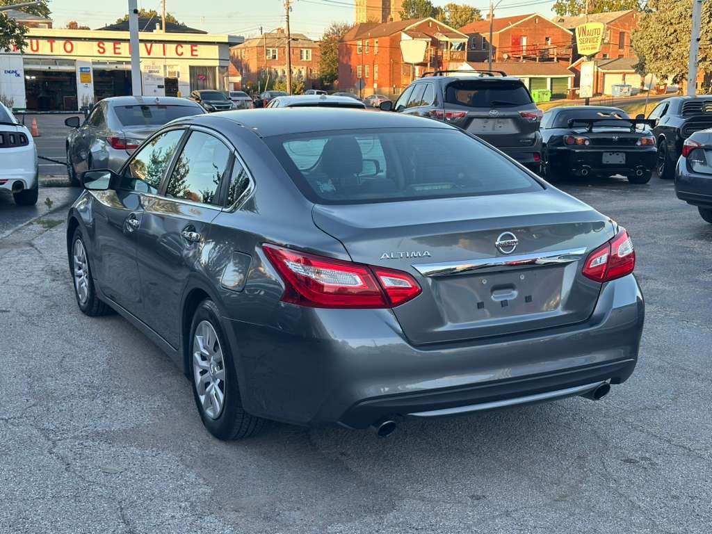 2016 Nissan Altima Image 8