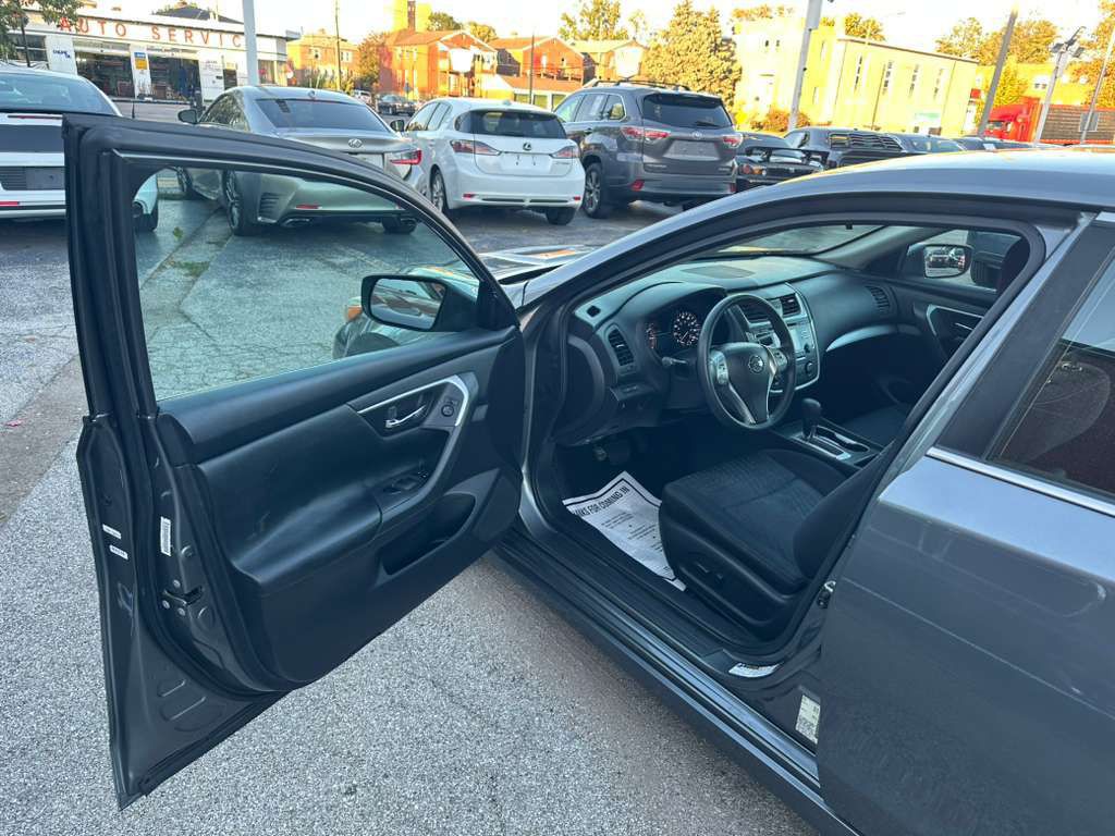 2016 Nissan Altima Image 9