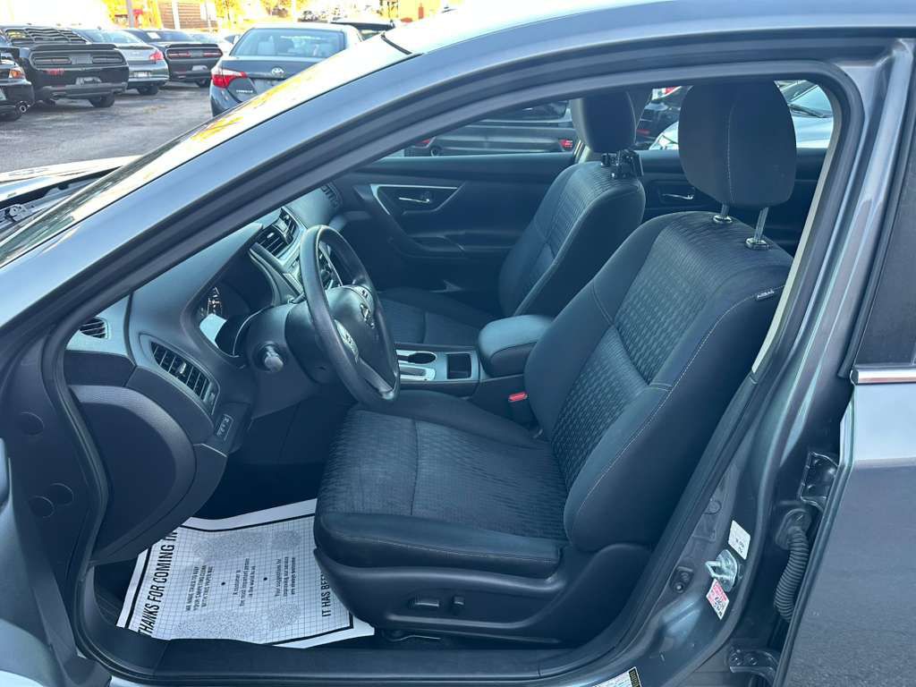 2016 Nissan Altima Image 10