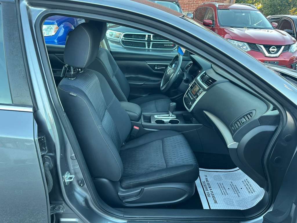 2016 Nissan Altima Image 12