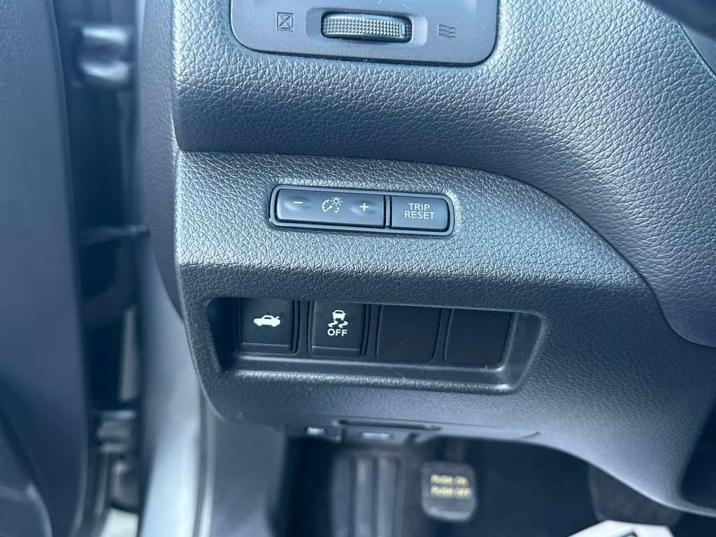 2016 Nissan Altima Image 19