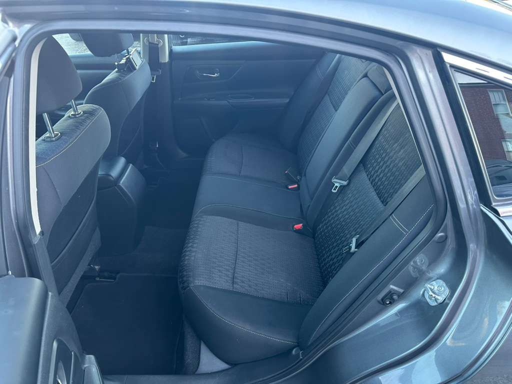 2016 Nissan Altima Image 21