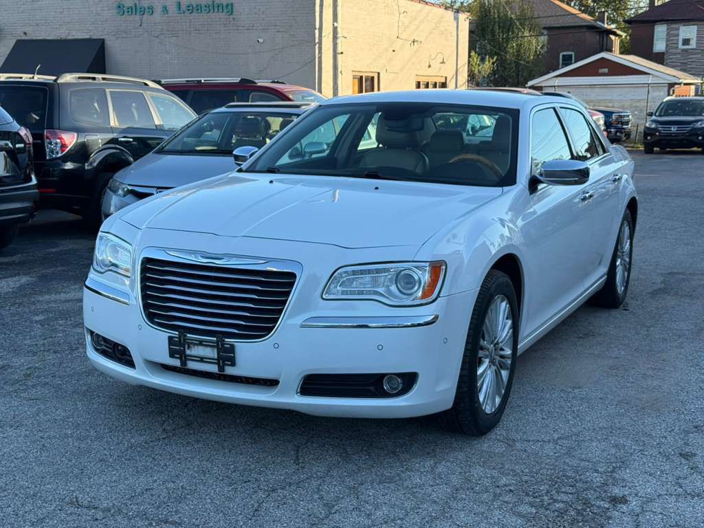 2012 Chrysler 300 Image 1