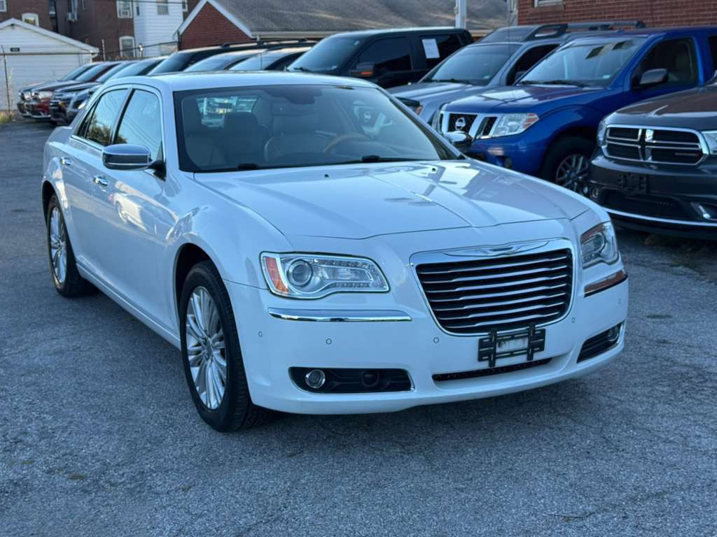 2012 Chrysler 300 Image 3
