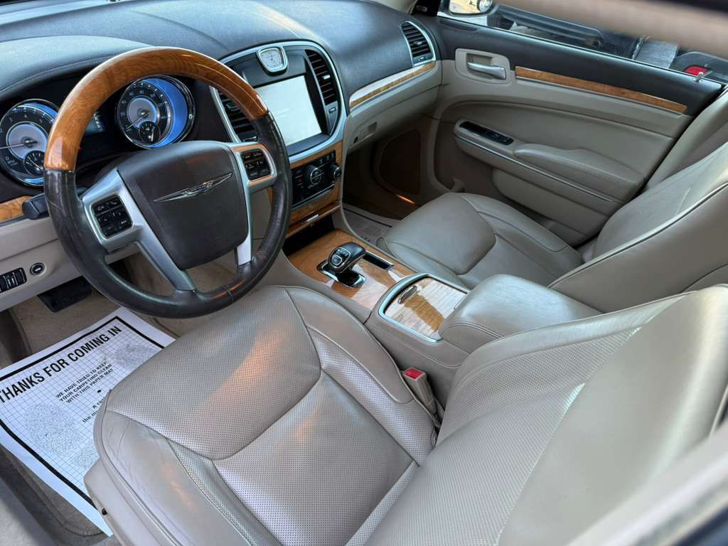 2012 Chrysler 300 Image 13