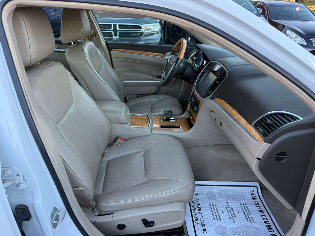 2012 Chrysler 300 Image 18