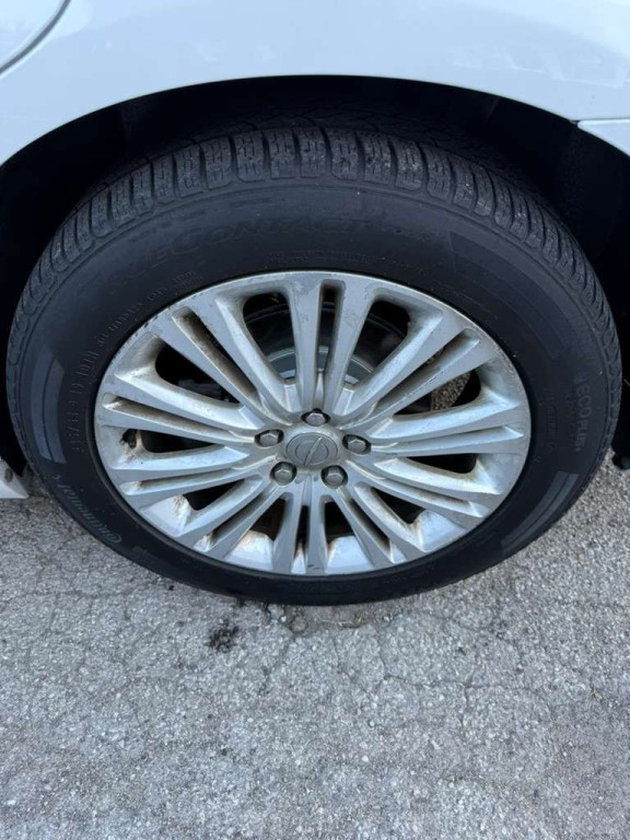 2012 Chrysler 300 Image 23