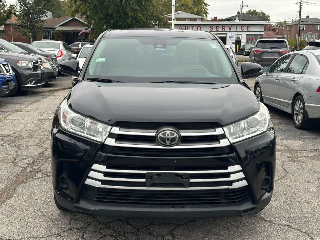 2017 Toyota Highlander Image 2