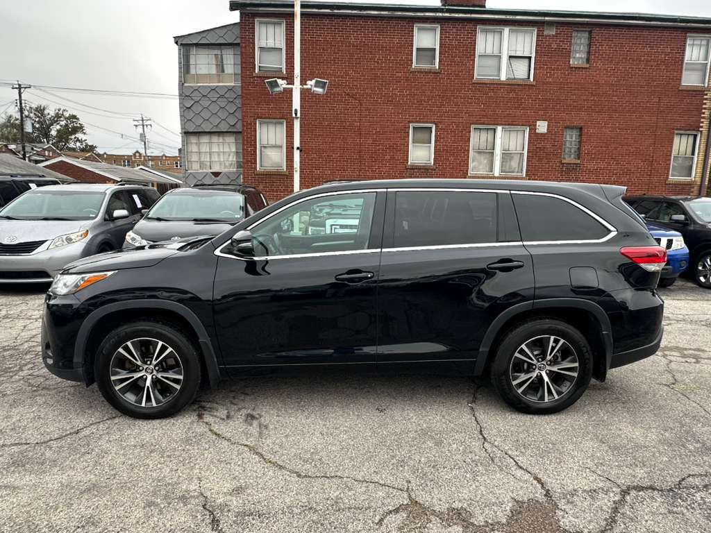 2017 Toyota Highlander Image 5