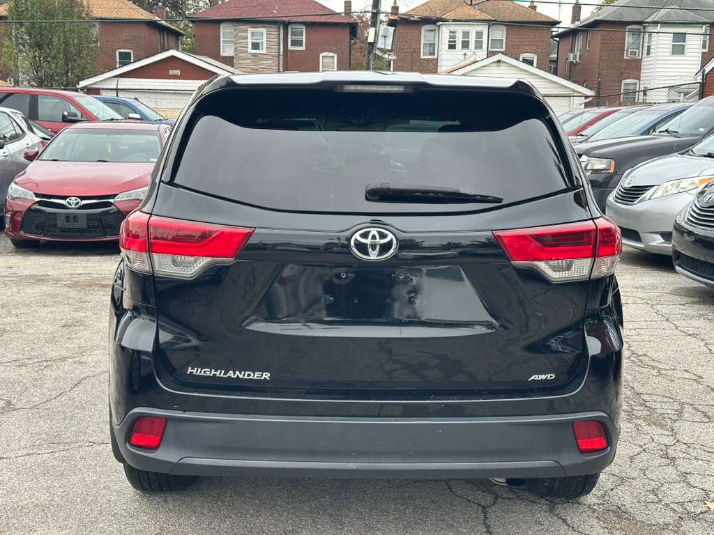 2017 Toyota Highlander Image 6