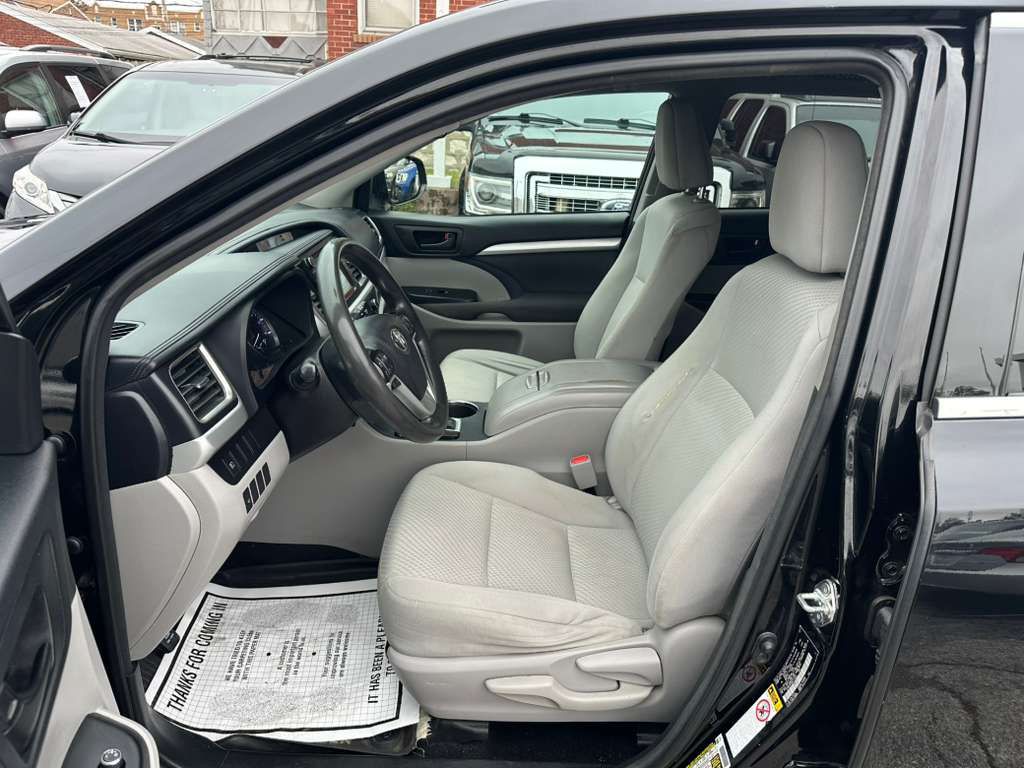 2017 Toyota Highlander Image 10