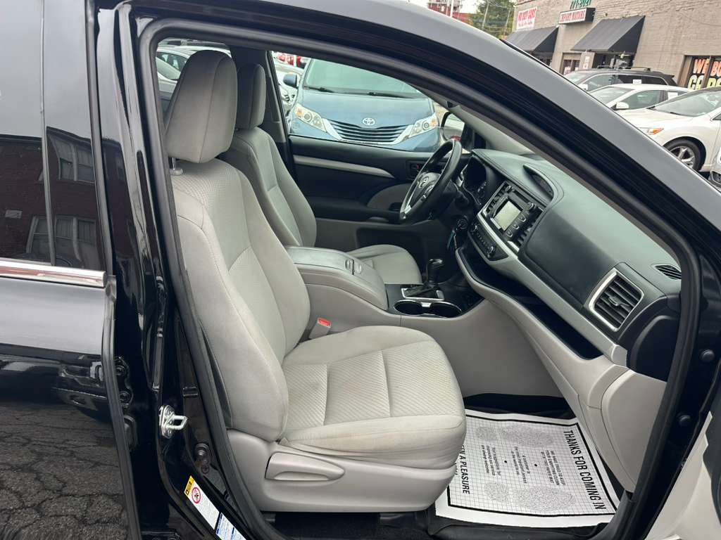 2017 Toyota Highlander Image 12